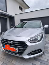 Hyundai i40 1.7 CRDi 104kW blue Style DCT Style - Hyundai i40 mit Diesel-Antrieb: Kombi, Automatik, 1.7