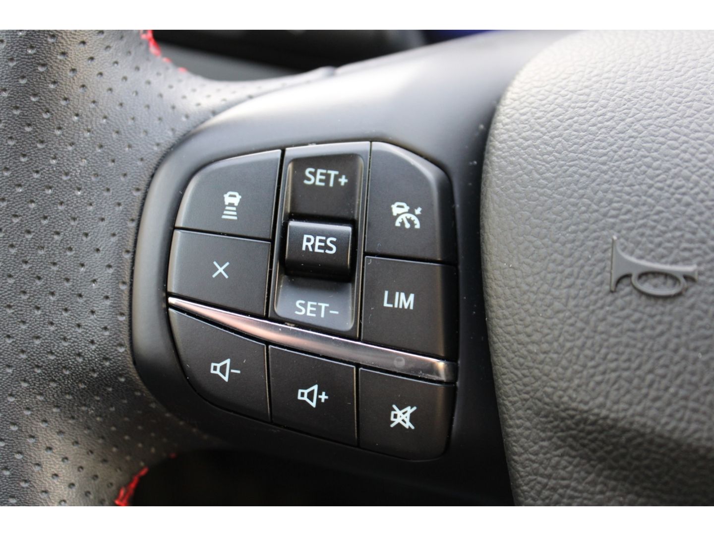 FORD Kuga ST-Line X LED AHK Navi GJR RFK el. Heckkla - Image 18