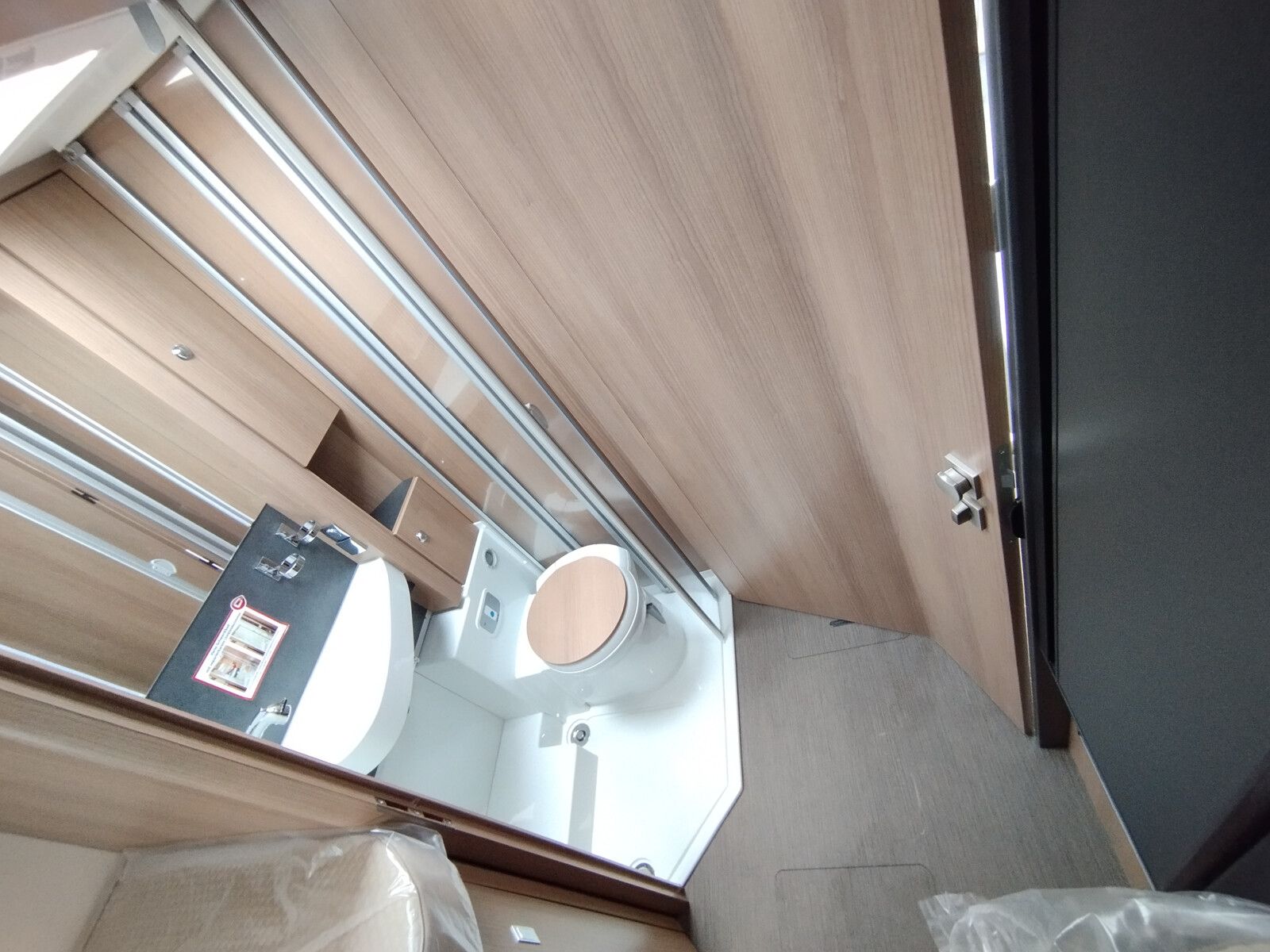 Fahrzeugabbildung Carthago C1-tourer I 141 KB LE comfort Fiat, TV, Navi, AT