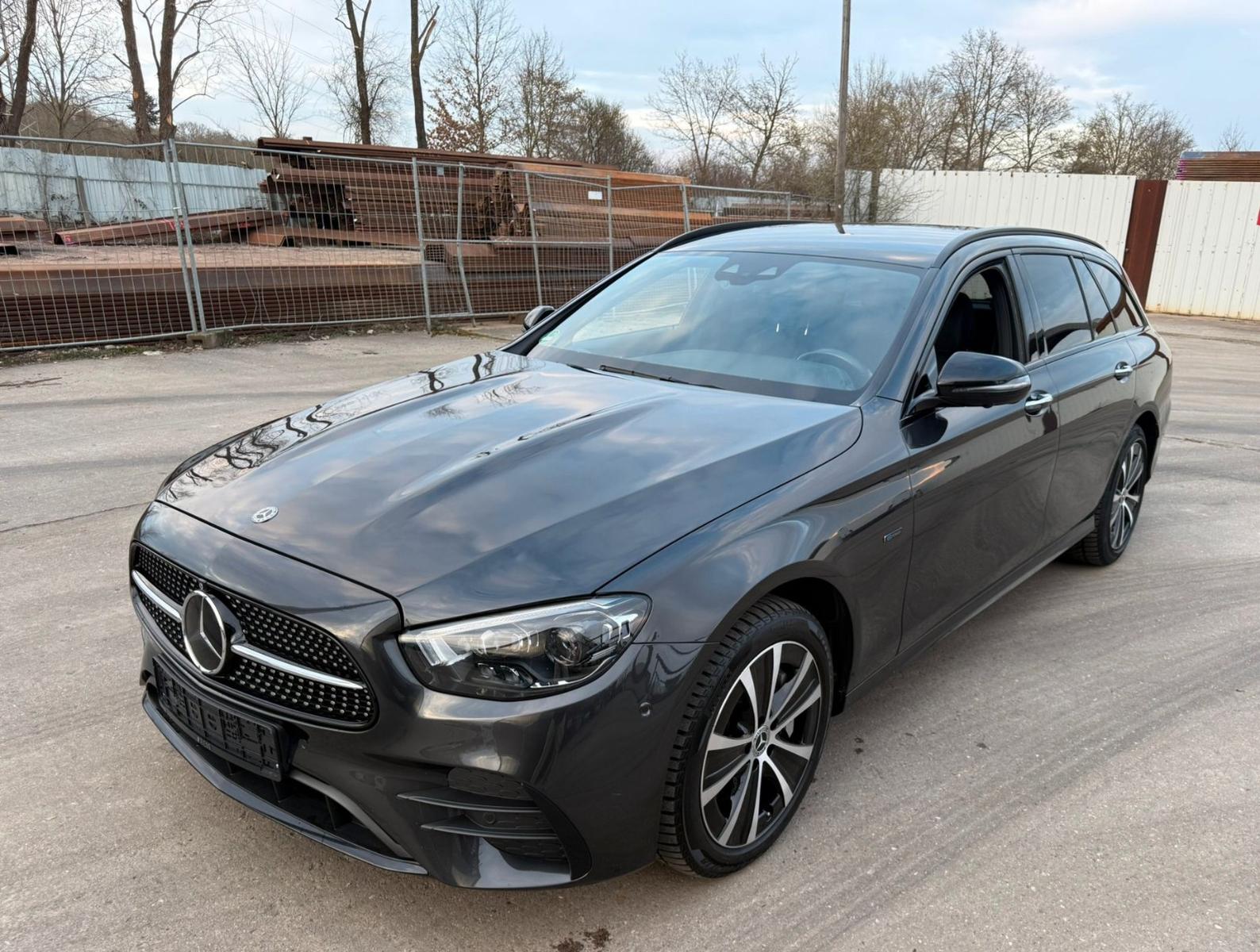 Mercedes-Benz E 300 de T 4Matic AMG LINE MULTIBEAM