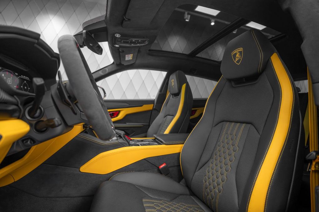 Urus 4.0 V8 SE 2026 BRABUS FULL CARBON AKRAPOVIC - Bild 12