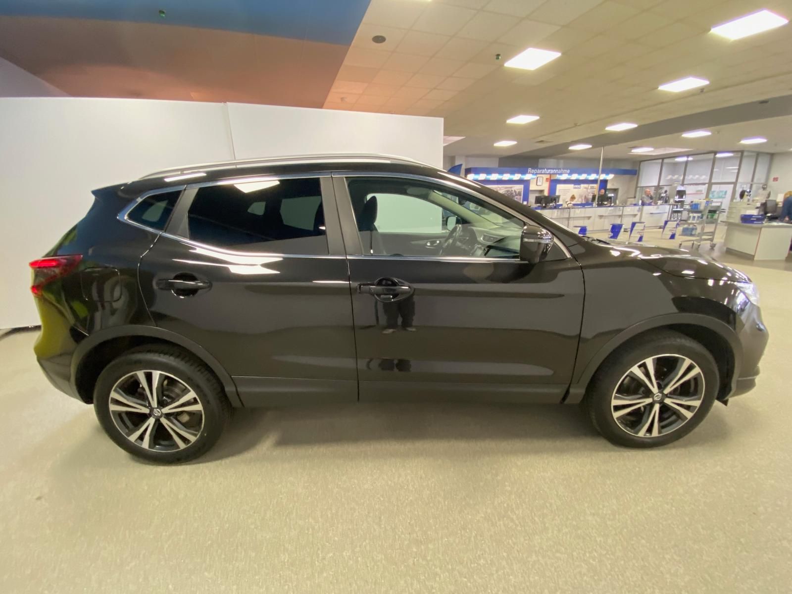 Fahrzeugabbildung Nissan Qashqai 1.2 ACENTA PANORAMA+360°KAMERA+NAVI+18"