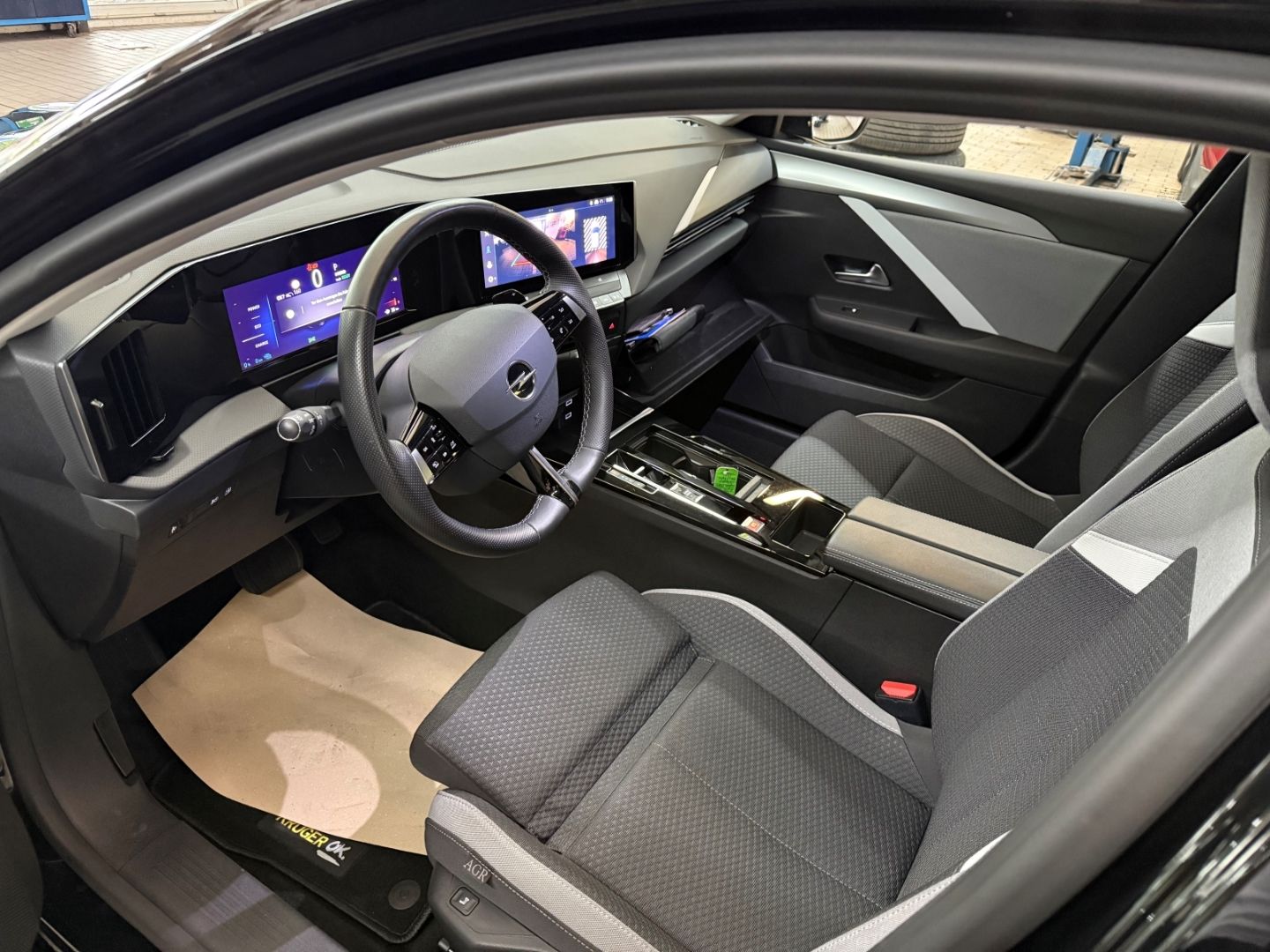 Fahrzeugabbildung Opel Astra 1.6 Turbo Edition Plug-in-Hybrid