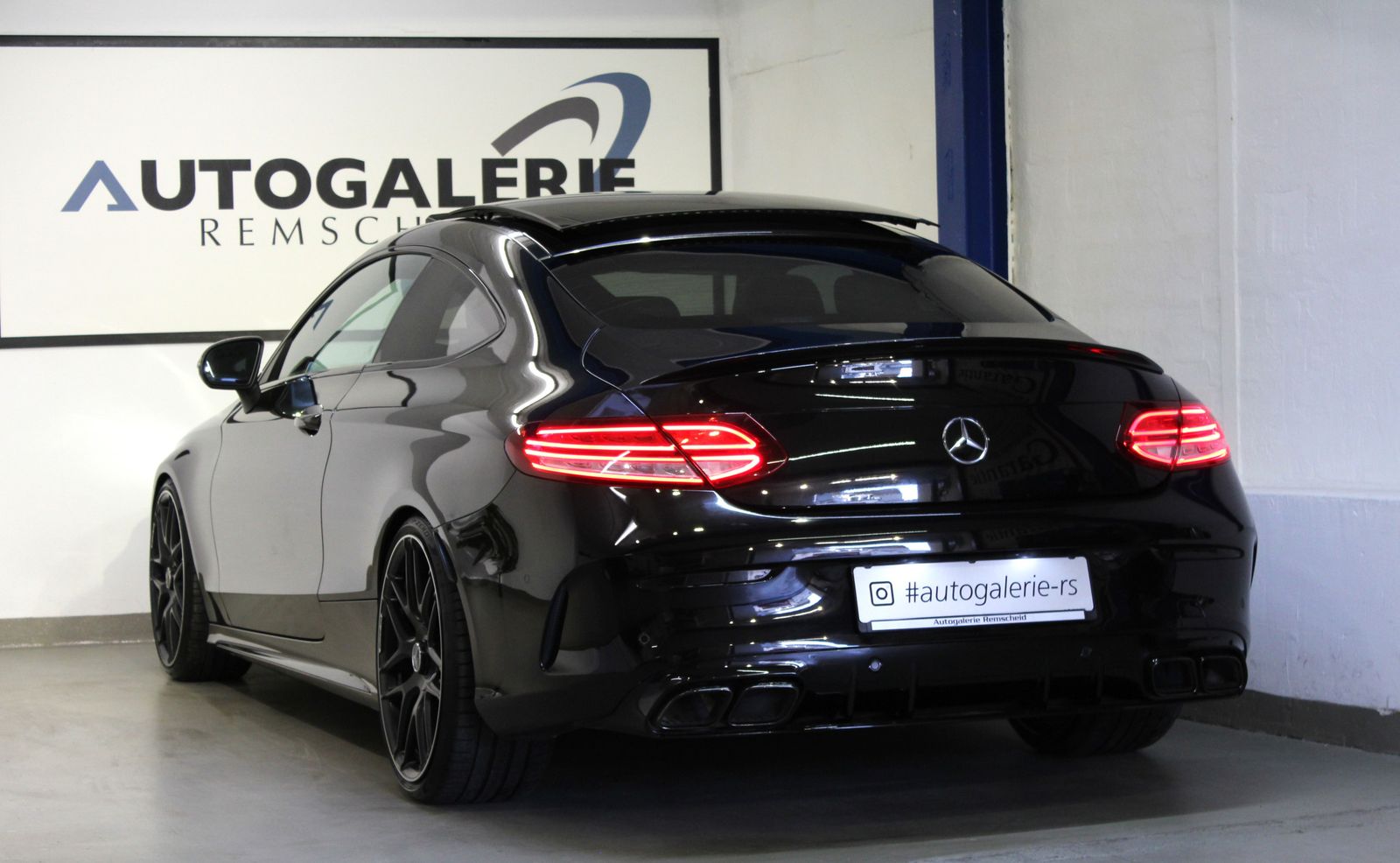 MERCEDES-BENZ C 300 d 4M *AMG LINE*PANO*DISTR.*M.BEAM*S63 20´*