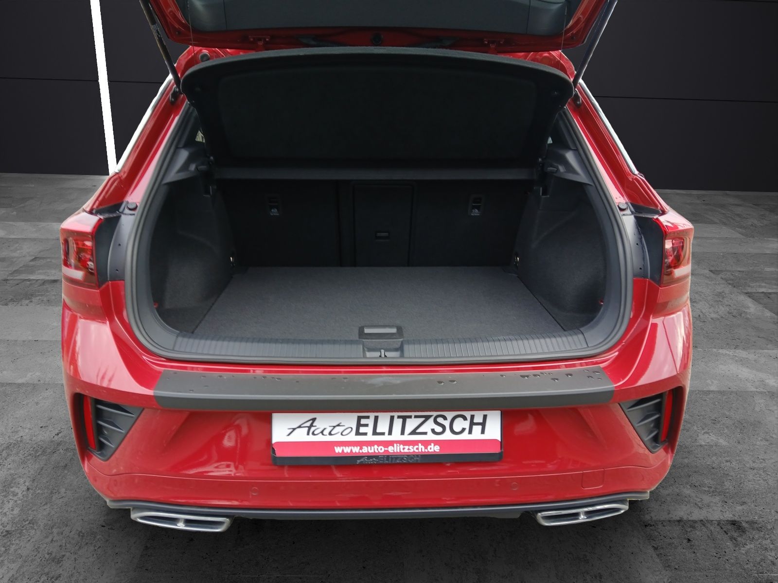 Fahrzeugabbildung Volkswagen T-Roc TSI R-Line LED AHK Navi AID ACC RFK SH