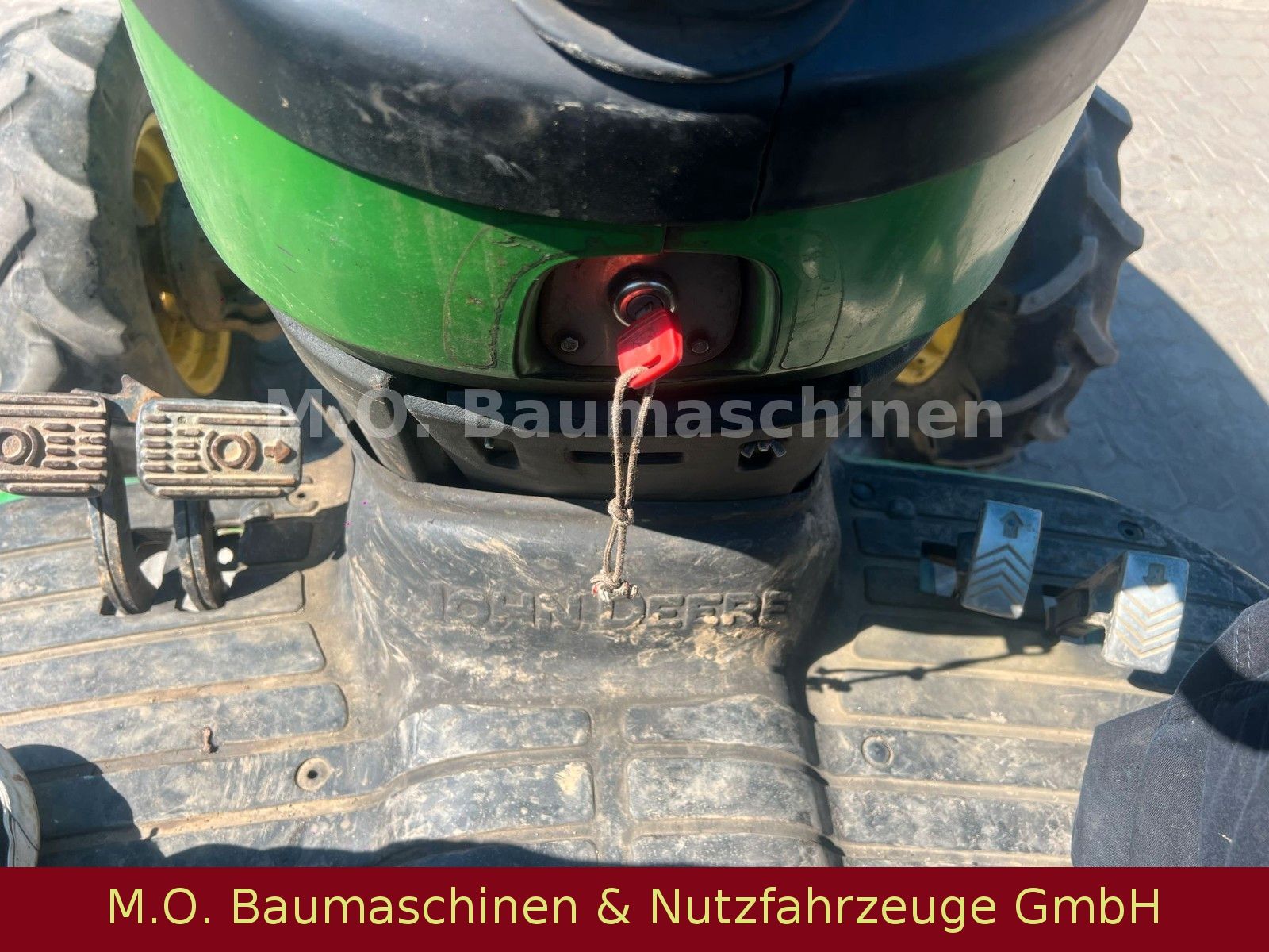 Fahrzeugabbildung John Deere 4520 / Schlepper /