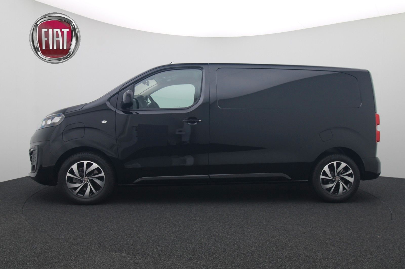 Fahrzeugabbildung Fiat E-Scudo Kastenwagen SX L2 75kWh sofort!
