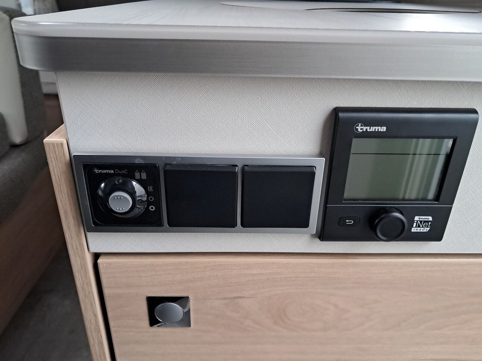 Fahrzeugabbildung Dethleffs Nomad 490 EST Mover, Dachklima, Truma Combi E