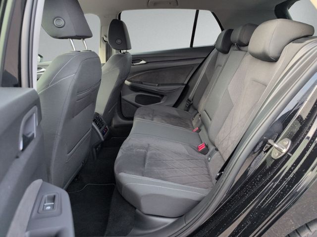 Golf VIII 1.5 eTSI DSG STYLE AHK+KAMERA+NAVI+LED