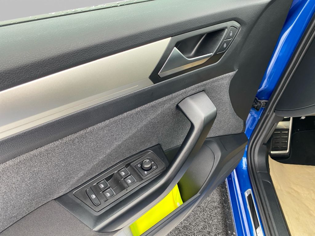 Fahrzeugabbildung Volkswagen T-Roc 1.5 TSI Move *3 Jahre Anschlussgarantie*