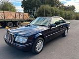 Mercedes-Benz C124 W124 E220 Mercedes Benz Coupé Oldtime... - Mercedes-Benz E 220 mit Benzin-Antrieb: Sportwagen, Automatik