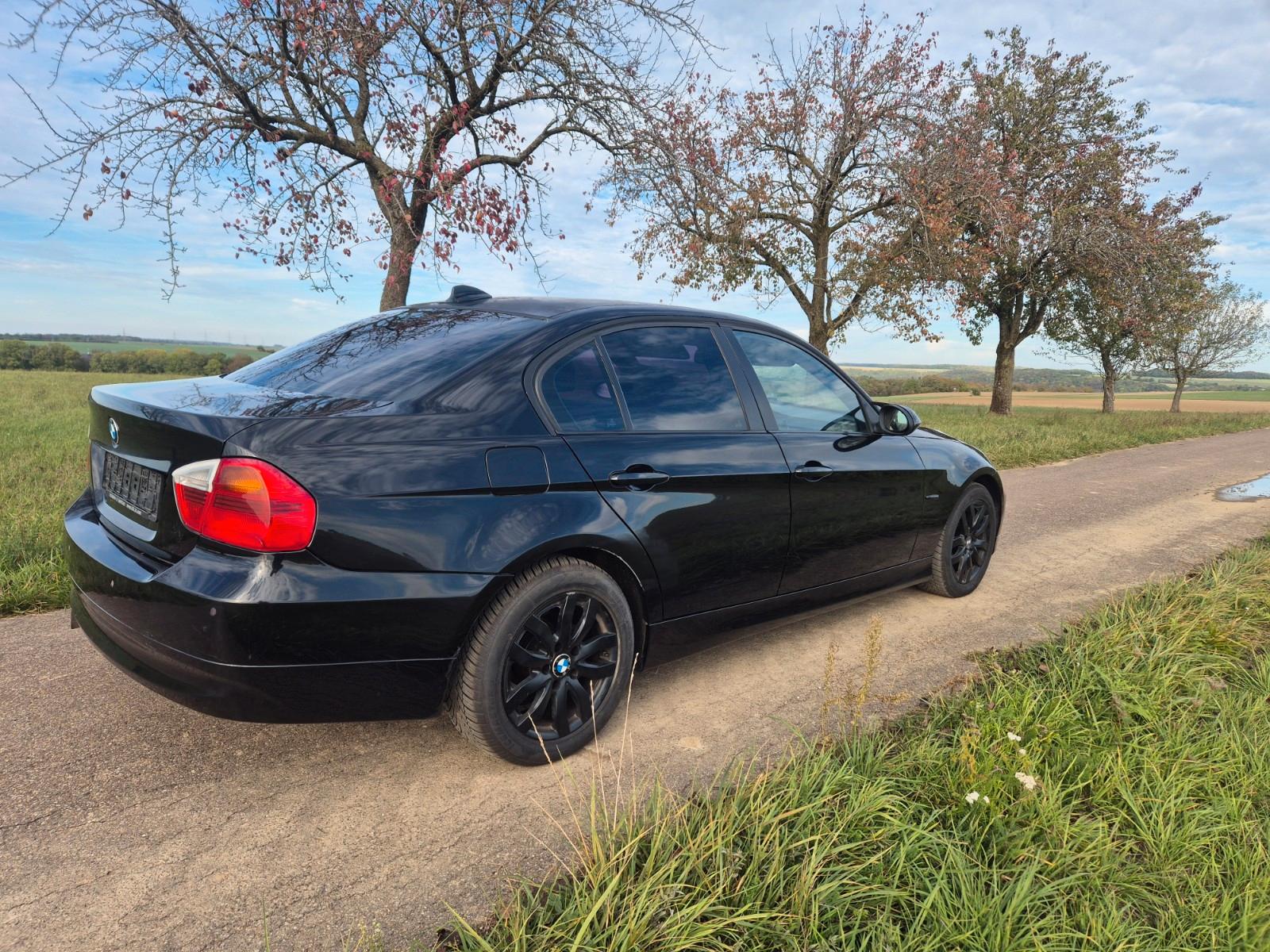 BMW 318i -E90 Xenon Navi Klima Tüv 11.2027
