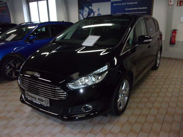 Ford S-Max Titanium