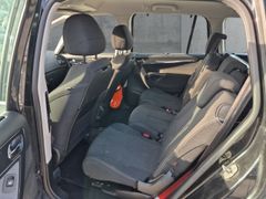 Fahrzeugabbildung Grand C4 Space Tourer Selection 7-Sitzer