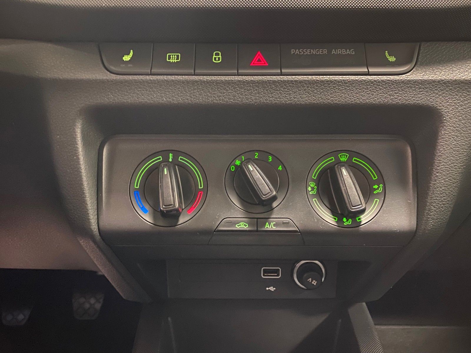 Fahrzeugabbildung SKODA FABIA COMBI 1.0 TSI Ambition+SHZ+SMARTLINK+ALU++