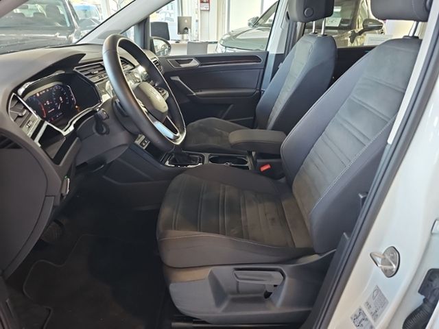 Fahrzeugabbildung Volkswagen Touran 1.5 TSI DSG Highline BLACK STYLE 7-SITZER