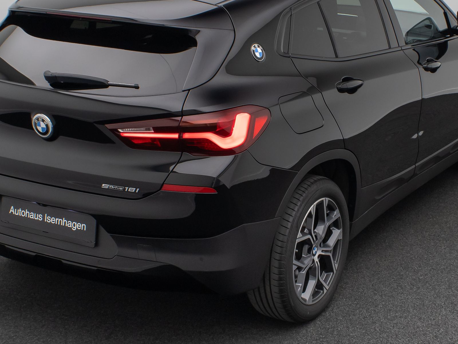 Fahrzeugabbildung BMW X2 sD18i  Kamera DAB AHK Navi HiFi Sportsitz 18"