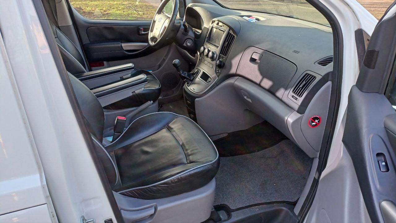 Hyundai Vollausstattung, 1. Hand, 8-fach bereift