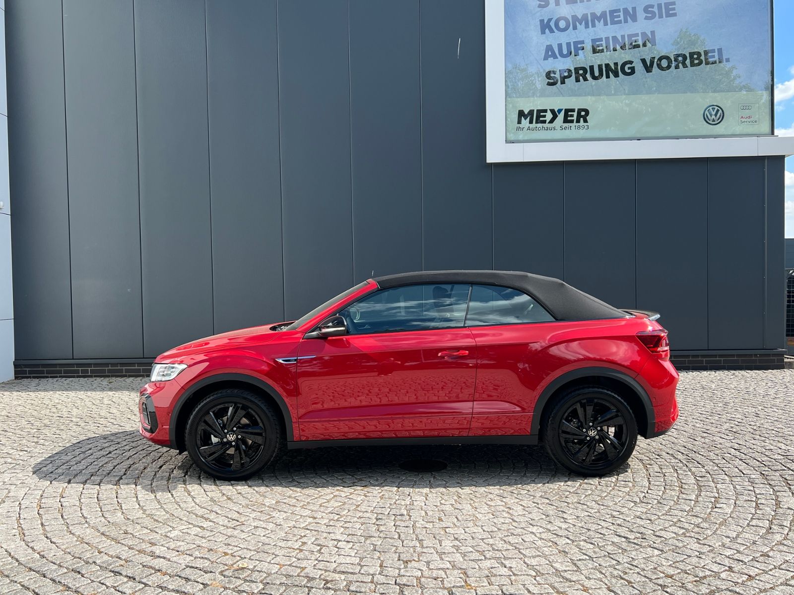 Fahrzeugabbildung Volkswagen T-Roc Cabriolet R-Line 1.5 TSI DSG *AHK,Black-St