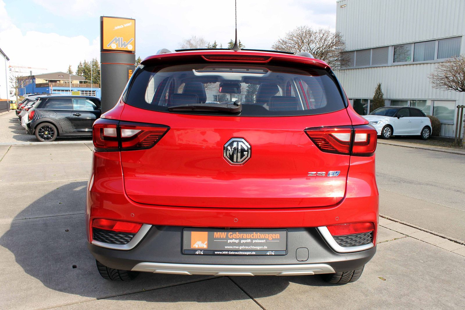 Fahrzeugabbildung MG ZS EV Luxury 5D ACC PANO NAV CarPlay BT SHZ KAM