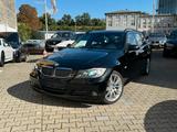 BMW 325d Touring Automatik*Leder*Xenon*17"M Felgen - BMW 325 aus 2008: Kombi
