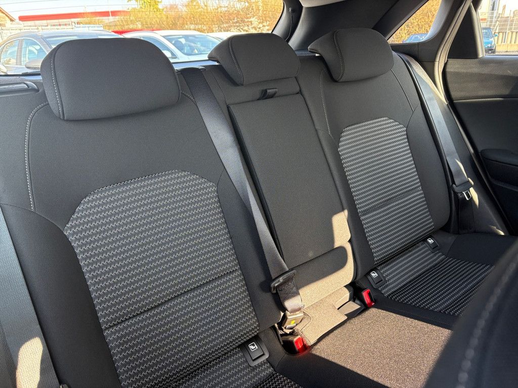 Fahrzeugabbildung Kia Ceed 1.5 T-GDI DCT VIS KOMF+ (NAV)