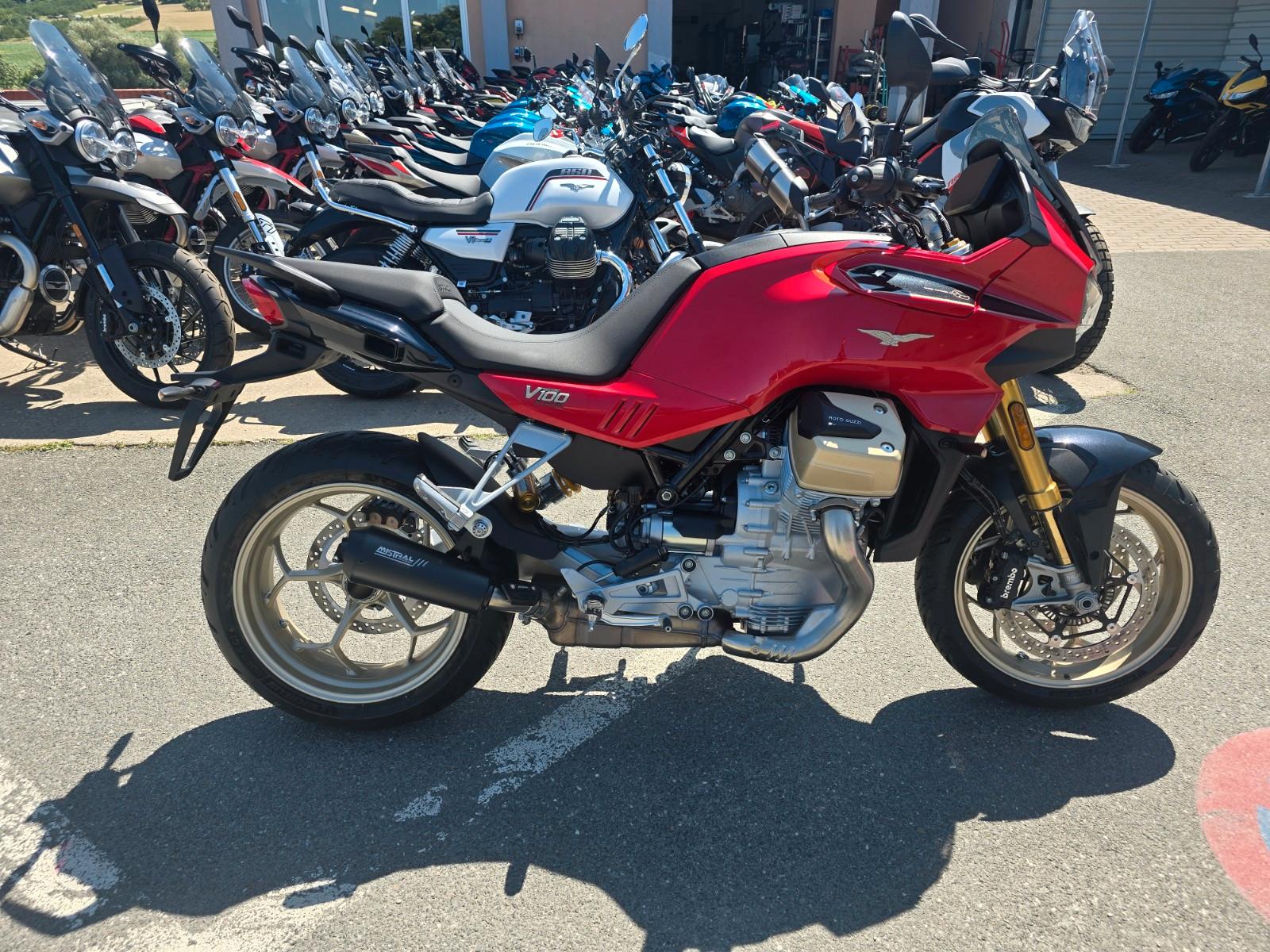 Moto Guzzi V100 Wind Tunnel mit goldenen Felgen+Mistral