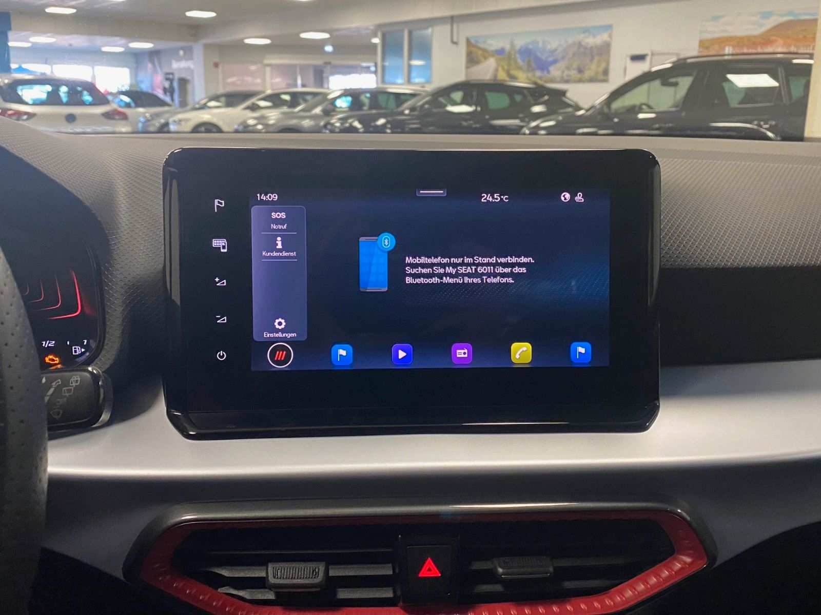 Fahrzeugabbildung SEAT Arona FR 1.0 TSI+NAVIGATION+ALLWETTER+WIRELESS+