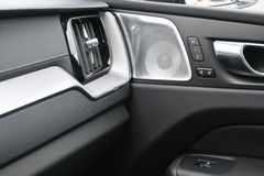 Fahrzeugabbildung Volvo XC60 B5 AWD R-Design *STHZ*HU*Pano*Massage*B&W*
