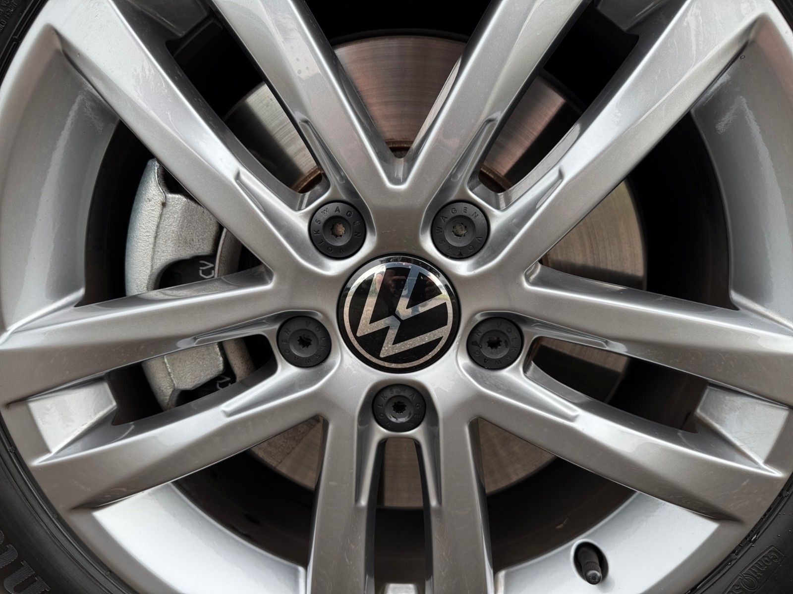 Fahrzeugabbildung Volkswagen Touran 1.5TSI Comfortline R-Line BMT/Start-Stopp