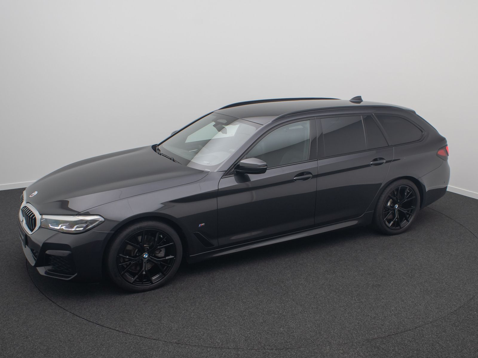 Fahrzeugabbildung BMW 520d M Sport Kamera DAB HUD 4xKlima HiFi 19Zoll