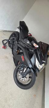 Suzuki GSX R 750  - SUZUKI GSX R 750