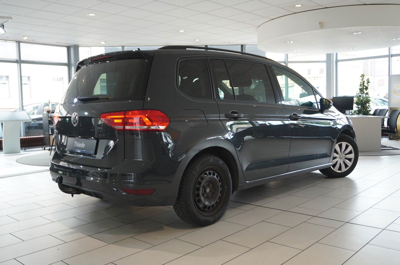 Fahrzeugabbildung Volkswagen Touran 1.6 TDI COMFORTLINE 7-SITZER ACC/SHZ/AHK