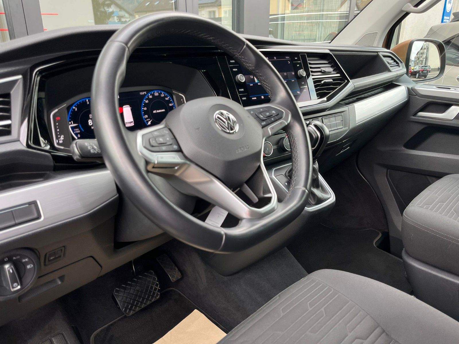 Fahrzeugabbildung Volkswagen T6 Multivan 2.0TDI 4Motion Comfortline