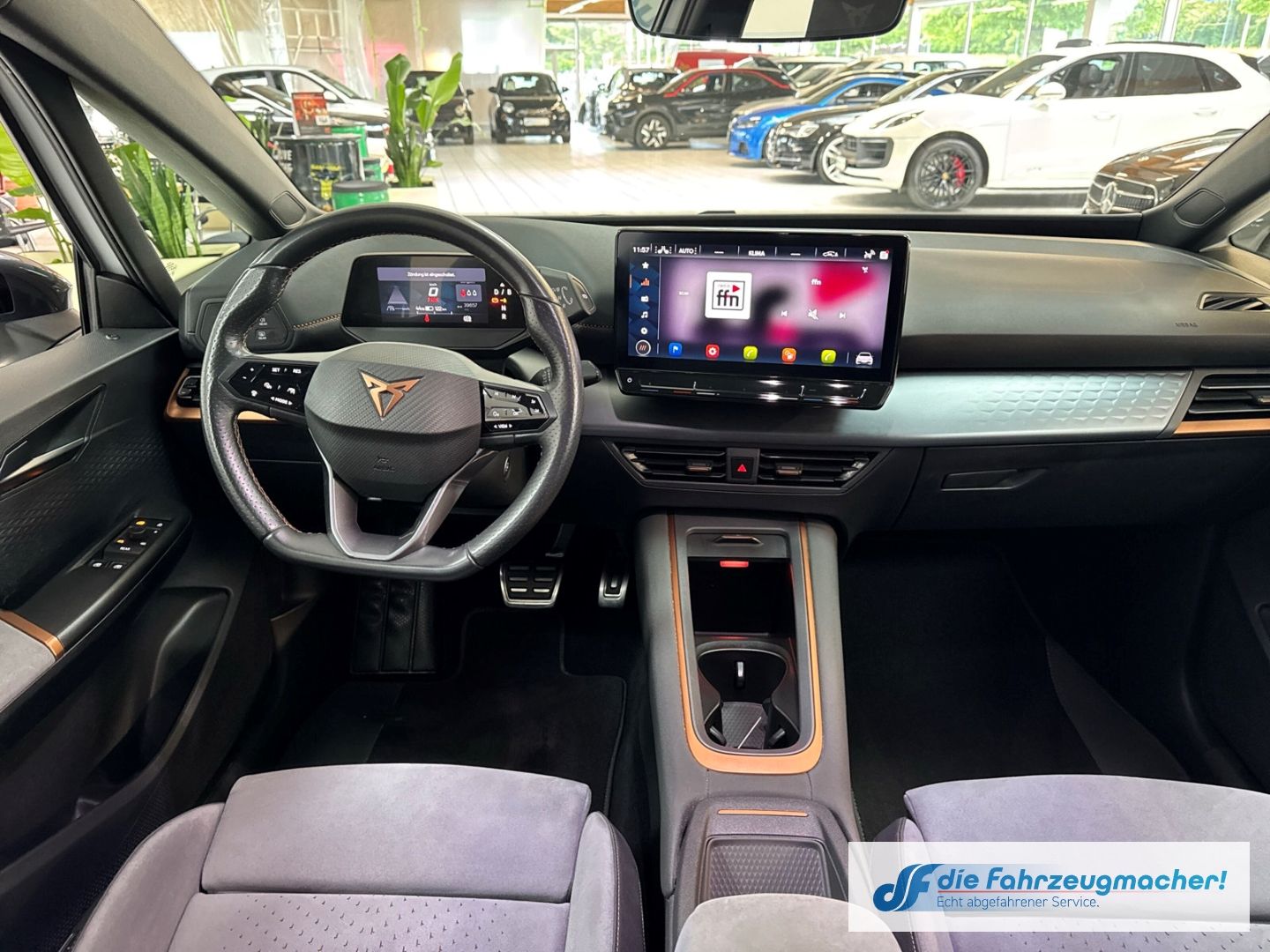 Fahrzeugabbildung CUPRA Born 150 kW Digitales Cockpit Massagesitze LED M