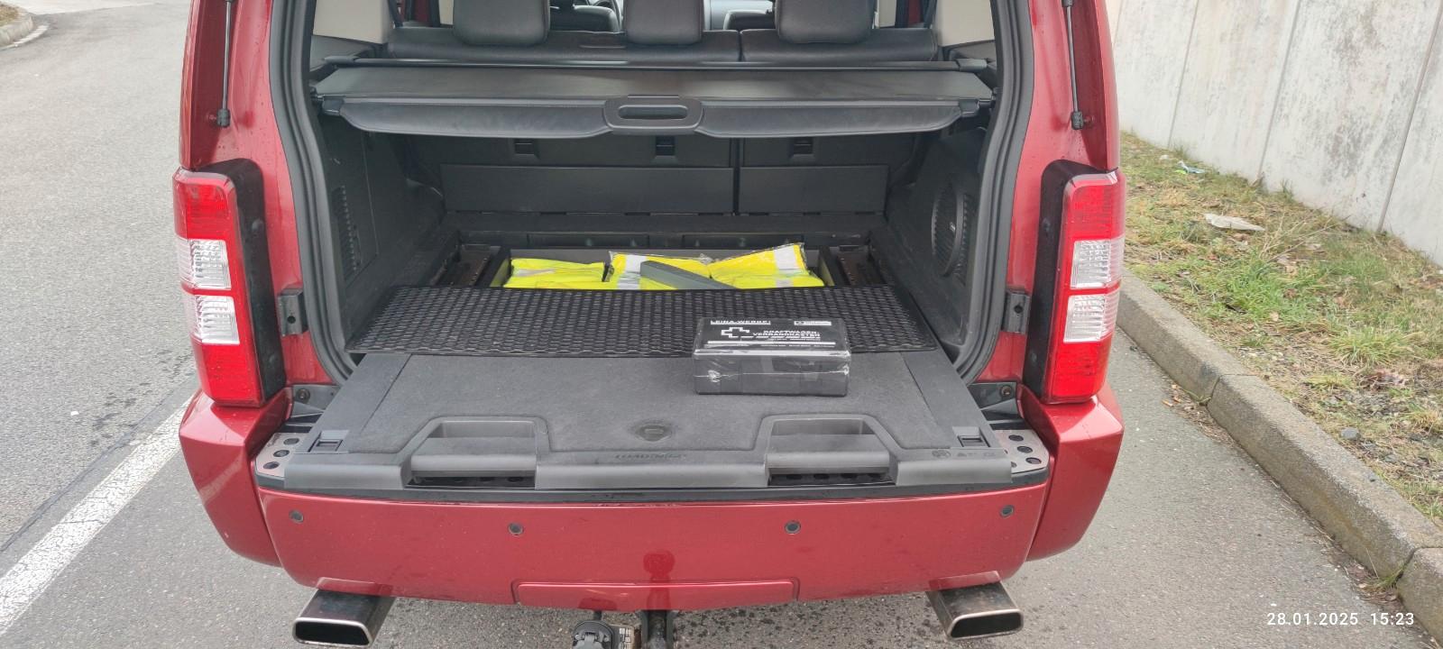 Dodge Nitro 2007 — engine 3.952 cm³, 260 HP (191kW)