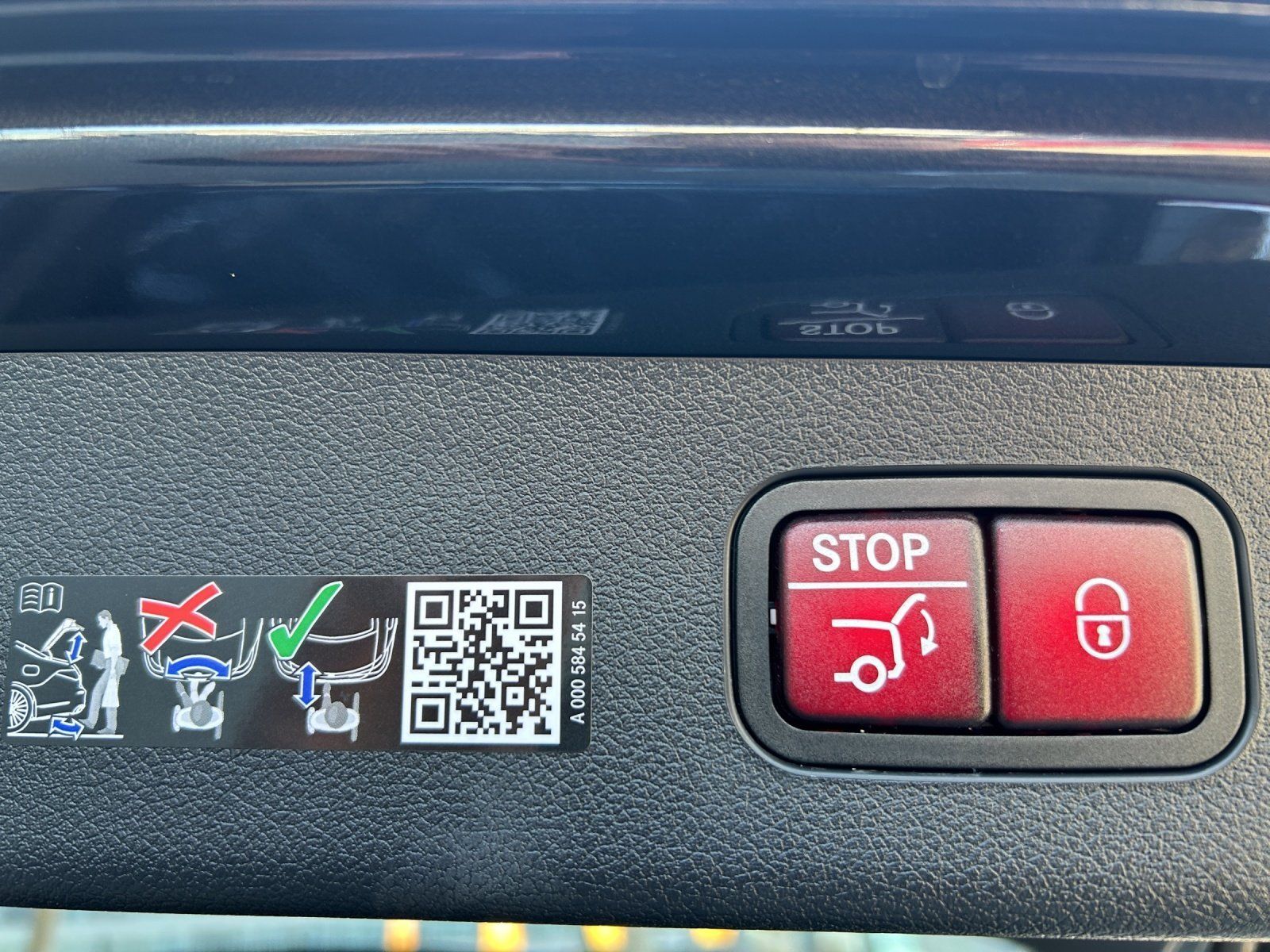 Fahrzeugabbildung Mercedes-Benz E 220 d T AMG Shzg PANO Burmester AHK Sitzklima