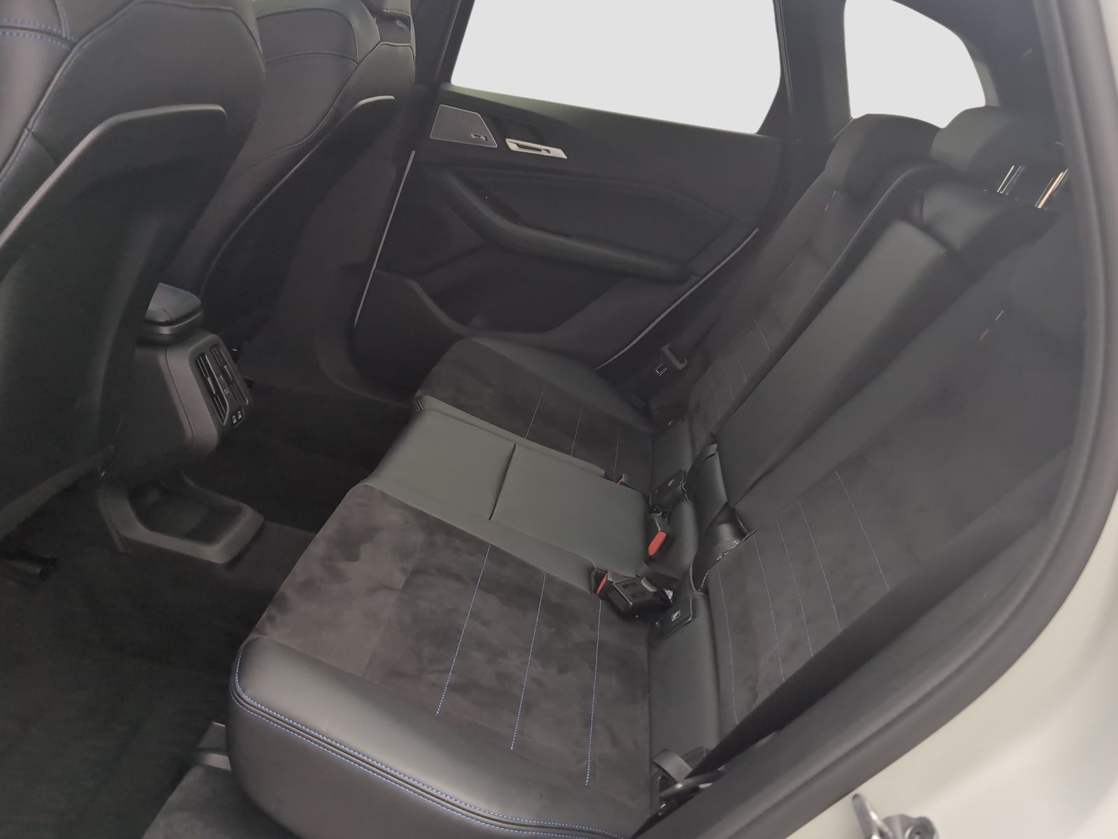 BMW 223 Active Tourer - Bild 11