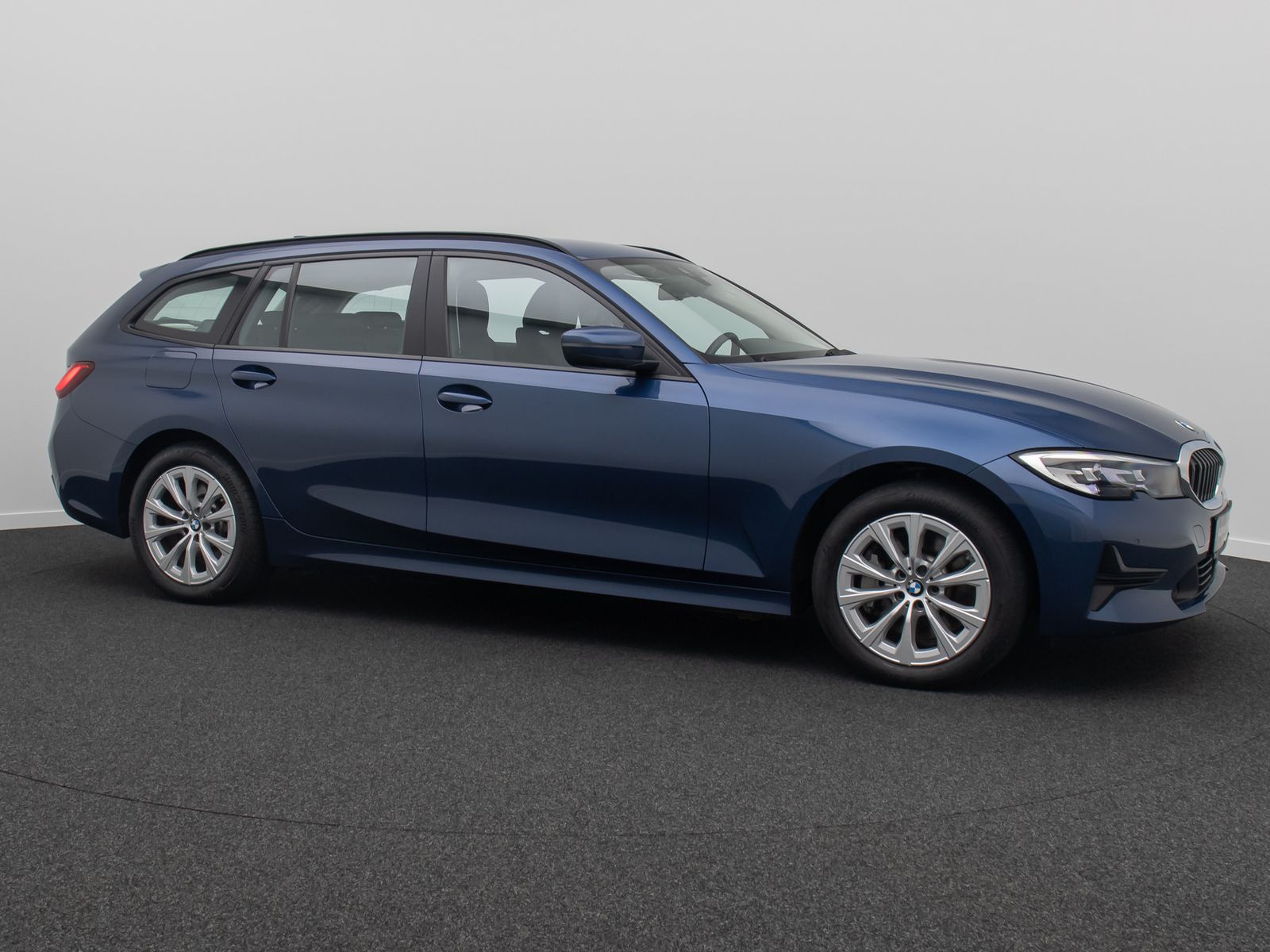 Fahrzeugabbildung BMW 330e xD Alarm DAB Komfort WLAN PDC Sport Leder