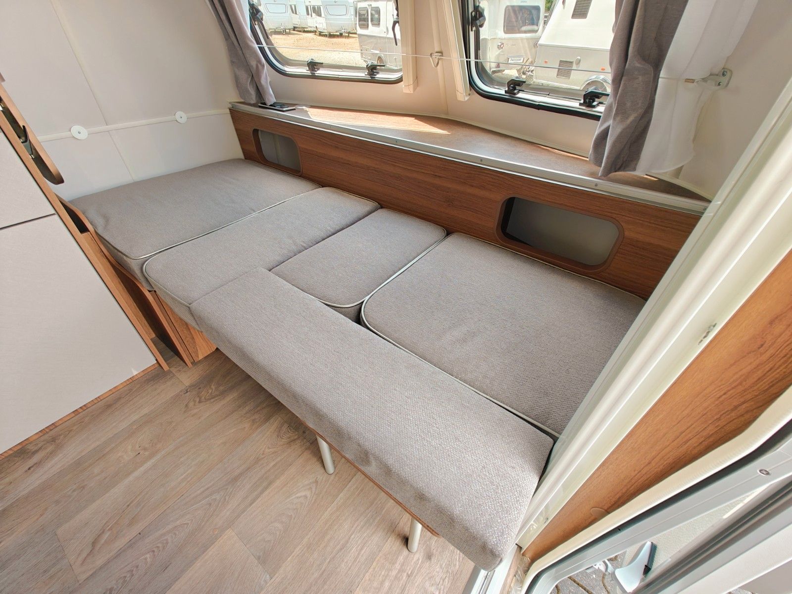 Fahrzeugabbildung HYMER / ERIBA / HYMERCAR Touring 310 Legend - Design, Heckklappe -