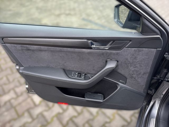 Superb Combi 2.0TDI Sportline 4x4 KAM+NAVI+ACC