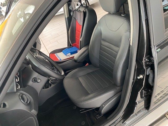 Fahrzeugabbildung Dacia Duster I Black Shadow 4x2 1.2 AHK/KAMERA/NAVI/SH