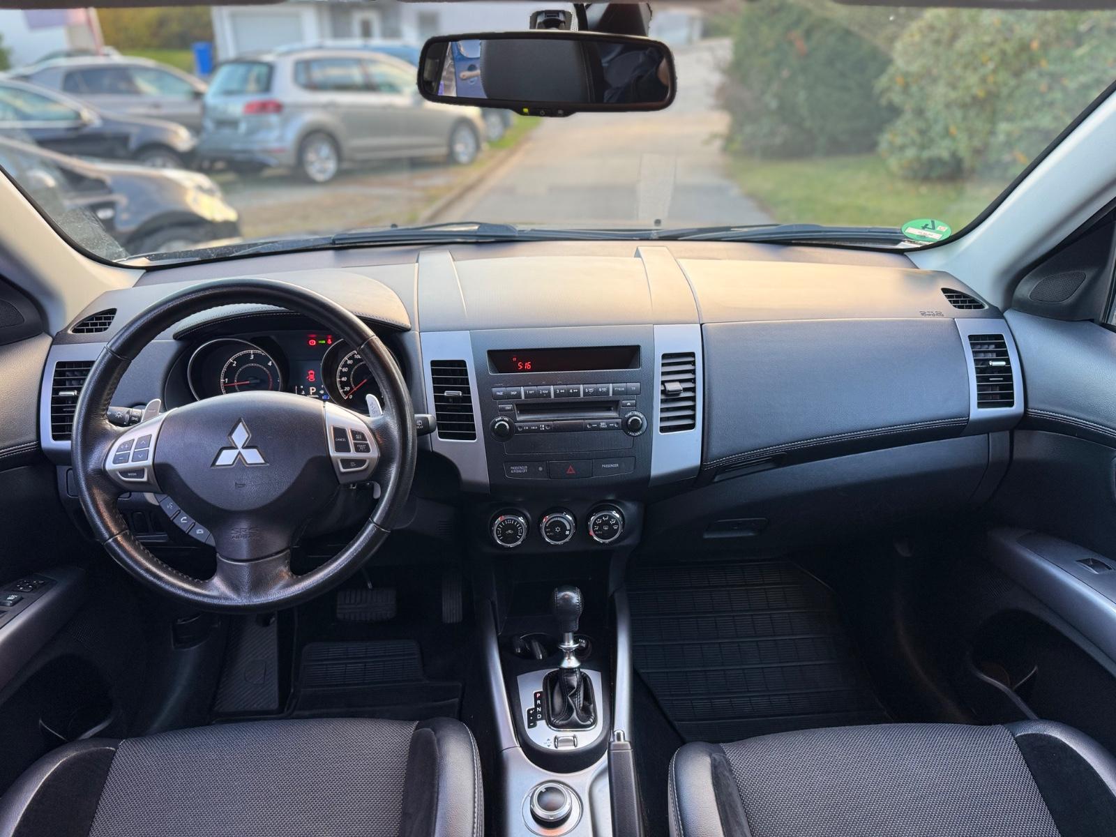 MITSUBISHI OUTLANDER 2.2 DI-D 156ch 4X4 35 JAHRE BVA - ATTELAGE - SIÈGES CHAUFFANTS - BI-XÉNON - CAMÉRA DE RECUL