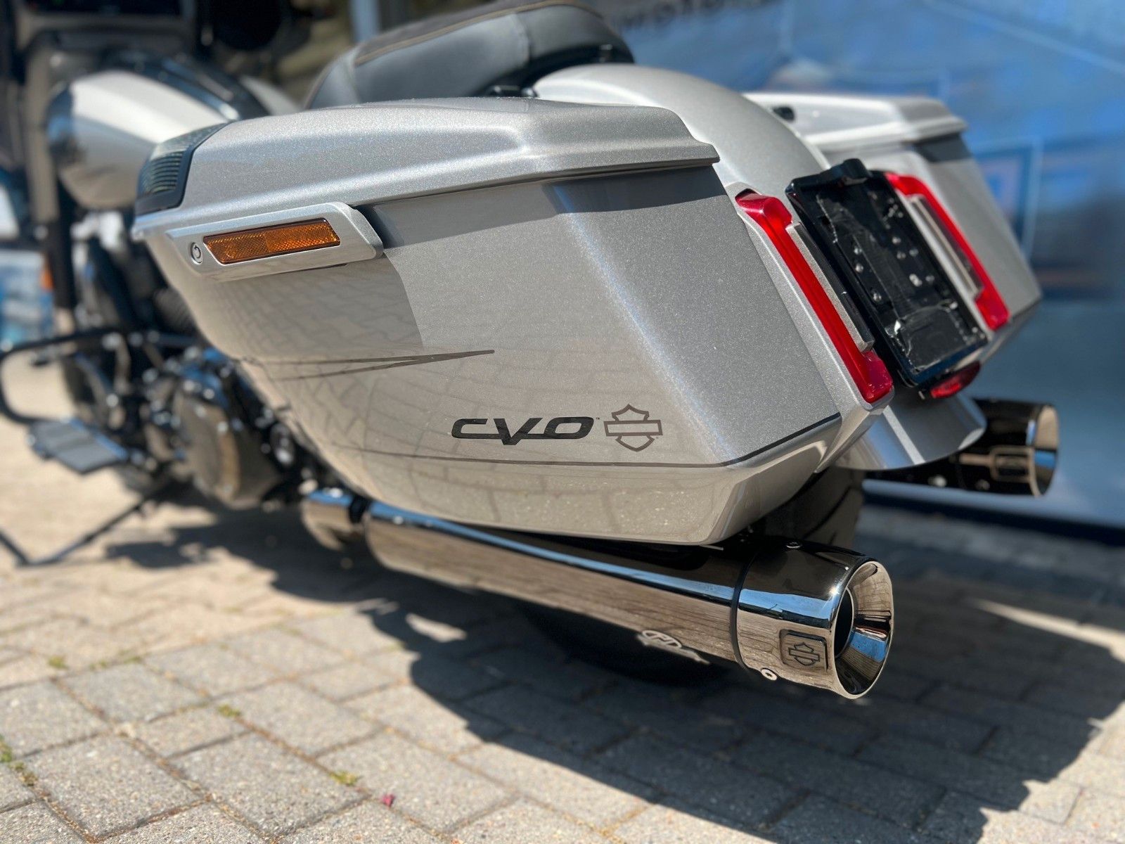 Fahrzeugabbildung Harley-Davidson Street Glide CVO Jekill & H-D Ape Lenker