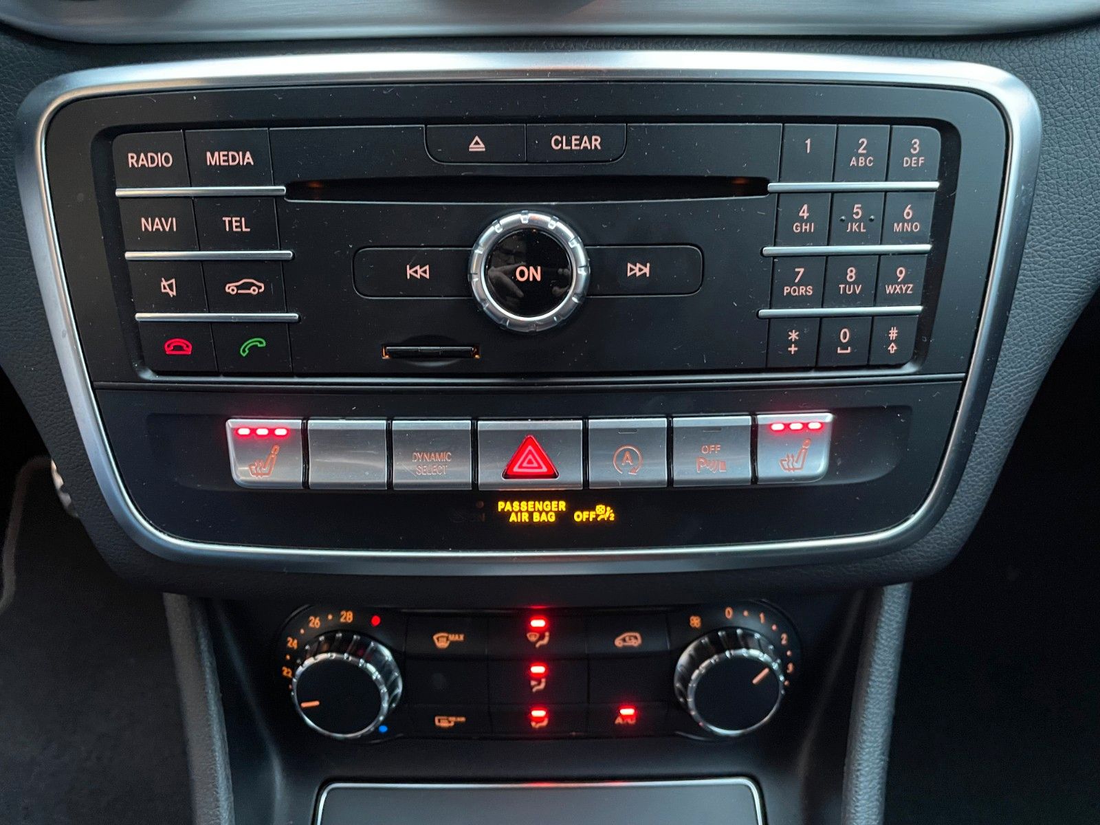 Fahrzeugabbildung Mercedes-Benz CLA 200 AMG Navi+SHZ+Klima+PDC+LED