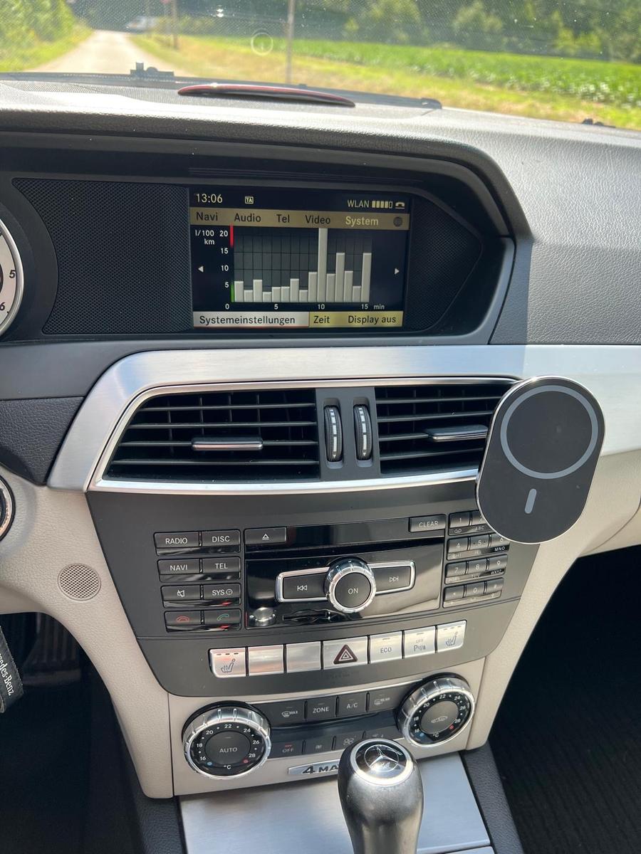 Mercedes-Benz C250 2011 — photo 11