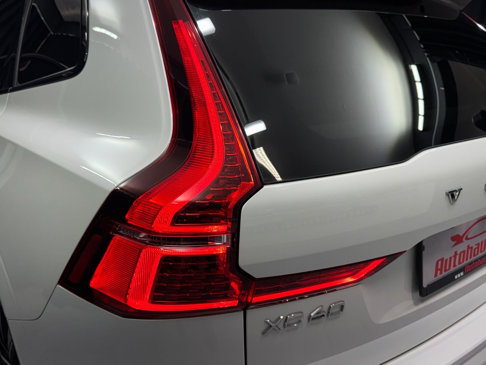Fahrzeugabbildung Volvo XC 60 Plus Dark AWD |H/K|STDHZ|LED