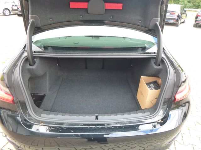 Fahrzeugabbildung BMW 320 i Lim >AUT/NAV/LED/TEMP/Sitzheiz<