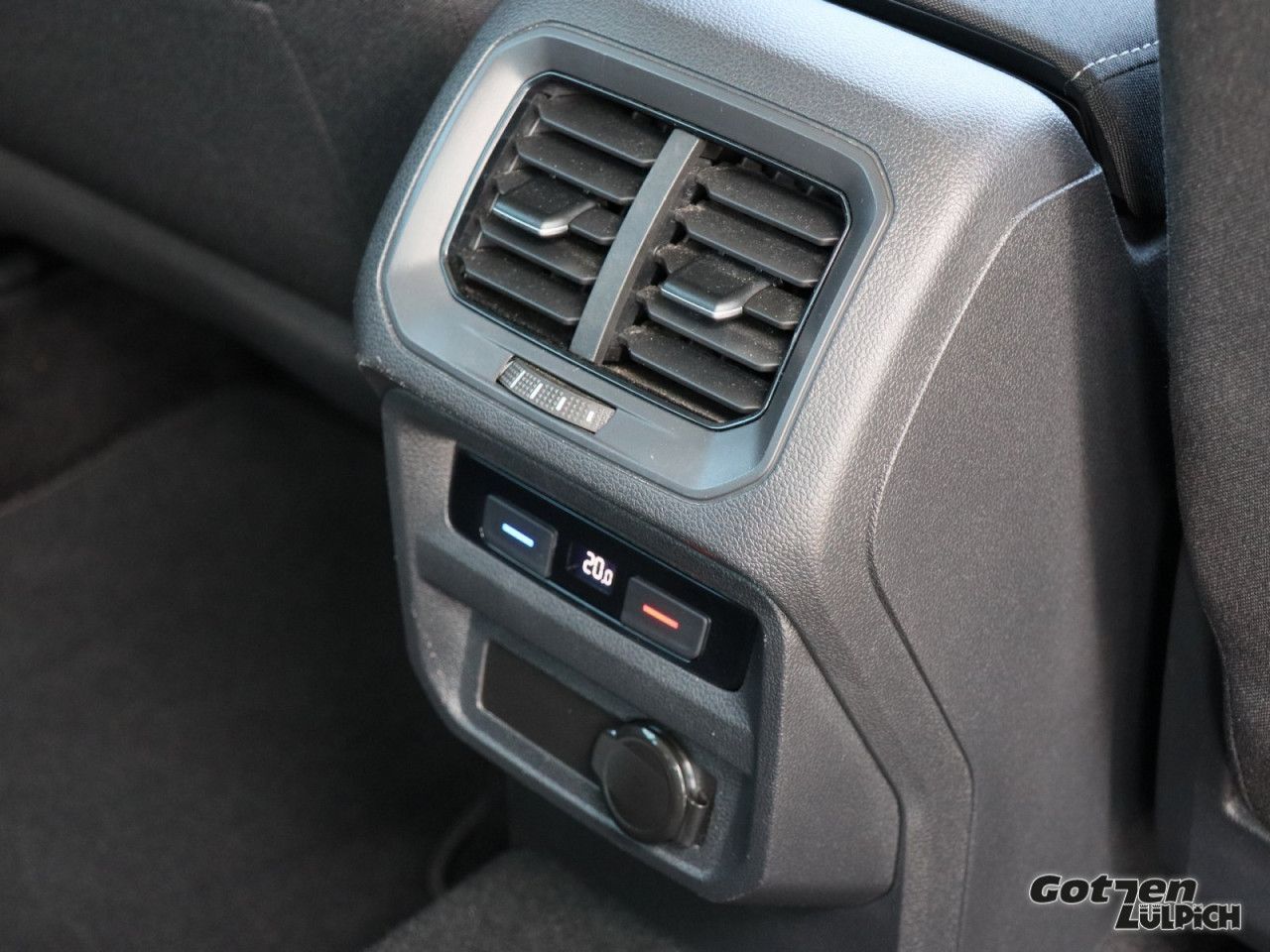 Fahrzeugabbildung Volkswagen Tiguan Active 1.5 TSI Navi LED PDC Rear View