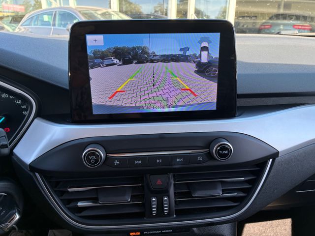 Fahrzeugabbildung Ford Focus Turnier 1,5 EcoB >KAM/NAV/LED/PDC/Sitzheiz